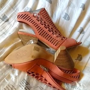 Vince camuto SUSHI LEATHER HEEL SANDALS NEW,matching BAG also,as is